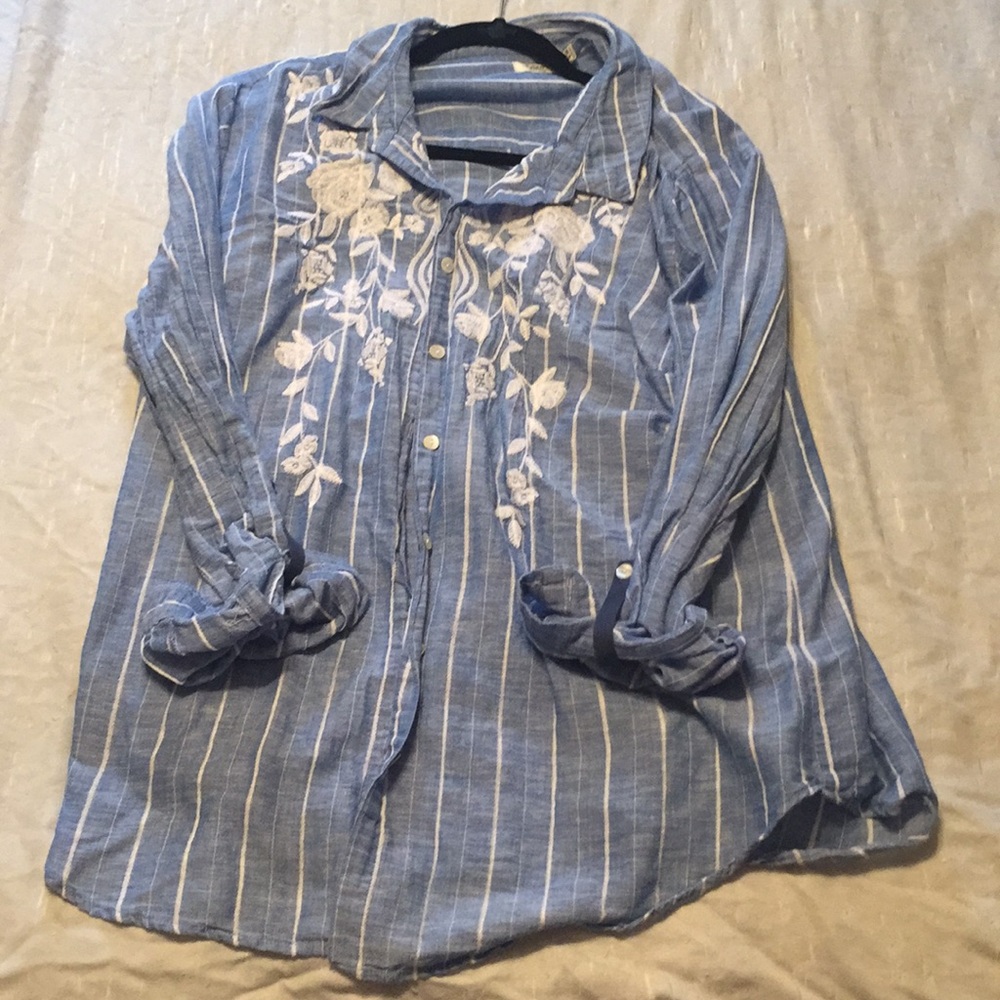 EUC XL Dylan Embroidered Button Down